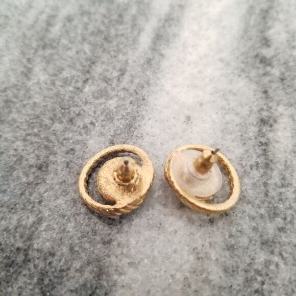 Vintage Black and Gold Tone Rope Twist Design Cabochon Post Earrings, Minimal - Picture 3 of 4